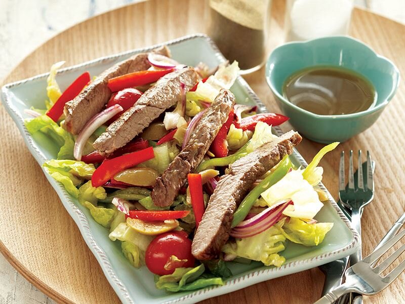 BİFTEKLİ SALATA