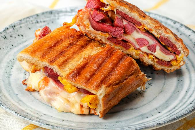 Sucuklu Tost