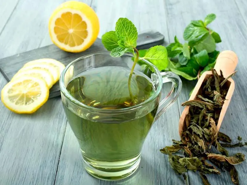 Mint and lemon tea