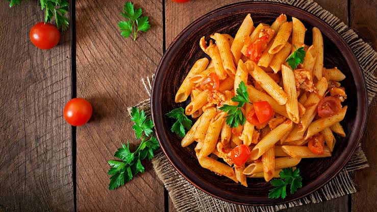 PENNE BOLOGNESE