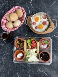 QIUCK BREAKFAST TRAY (with a cup of Tea)