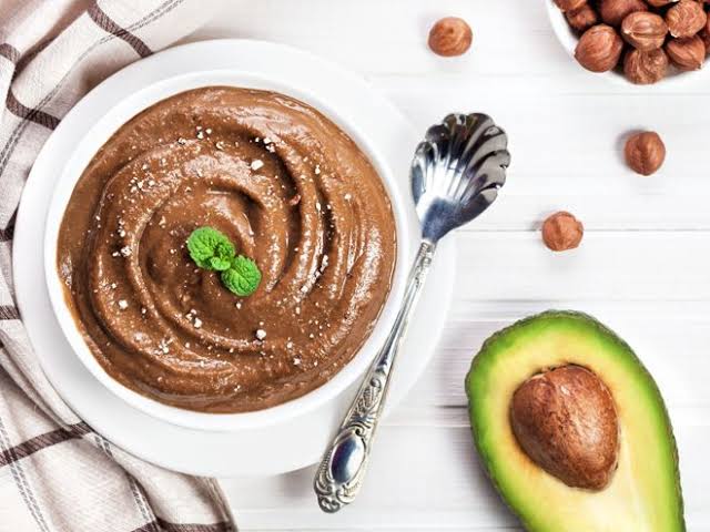 Avokado dolgulu puding