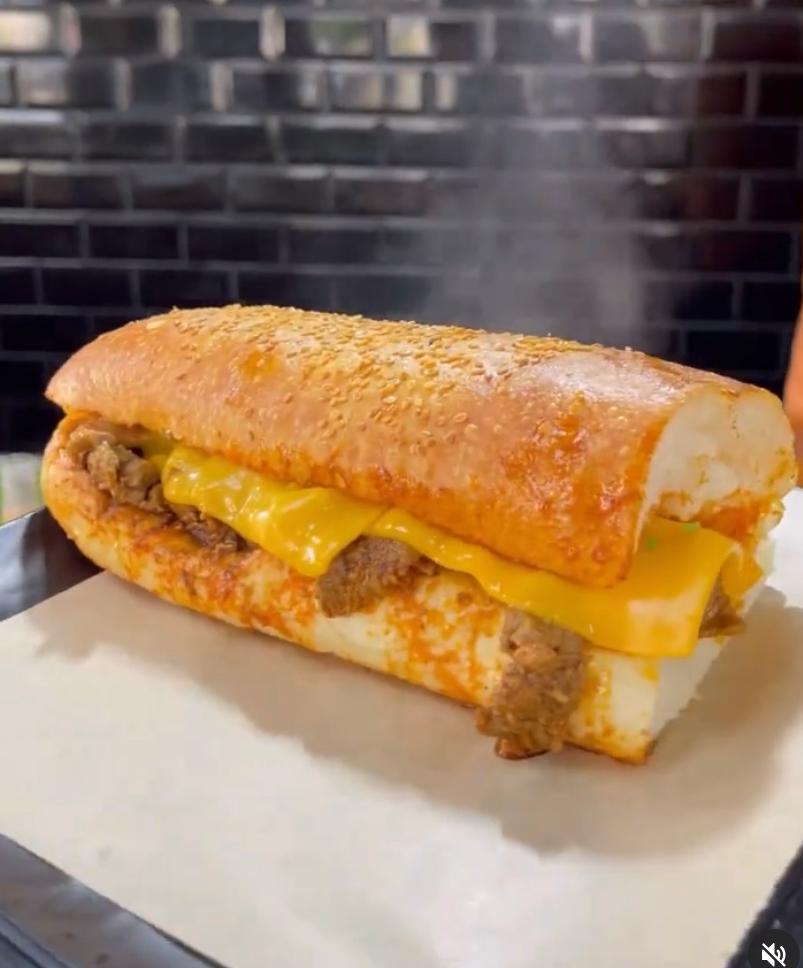 CHEDDARLI BİFTEK SOMUN TANTUNİ