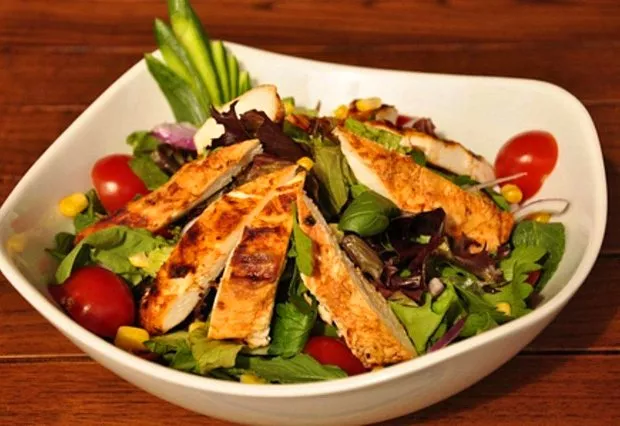 KEKİKLİ TAVUK SALATA