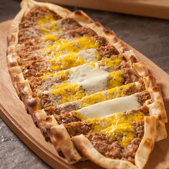 BÜYÜK KIYMALI YUMURTALI PİDE