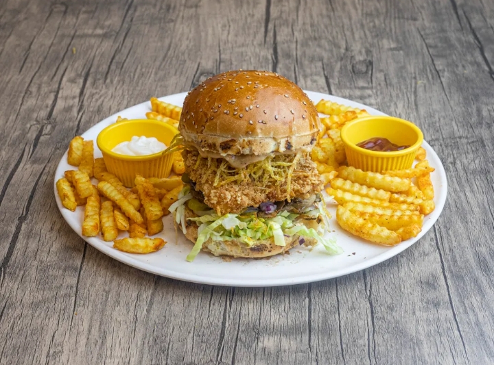 VEJETERYAN MOZARELLA BURGER