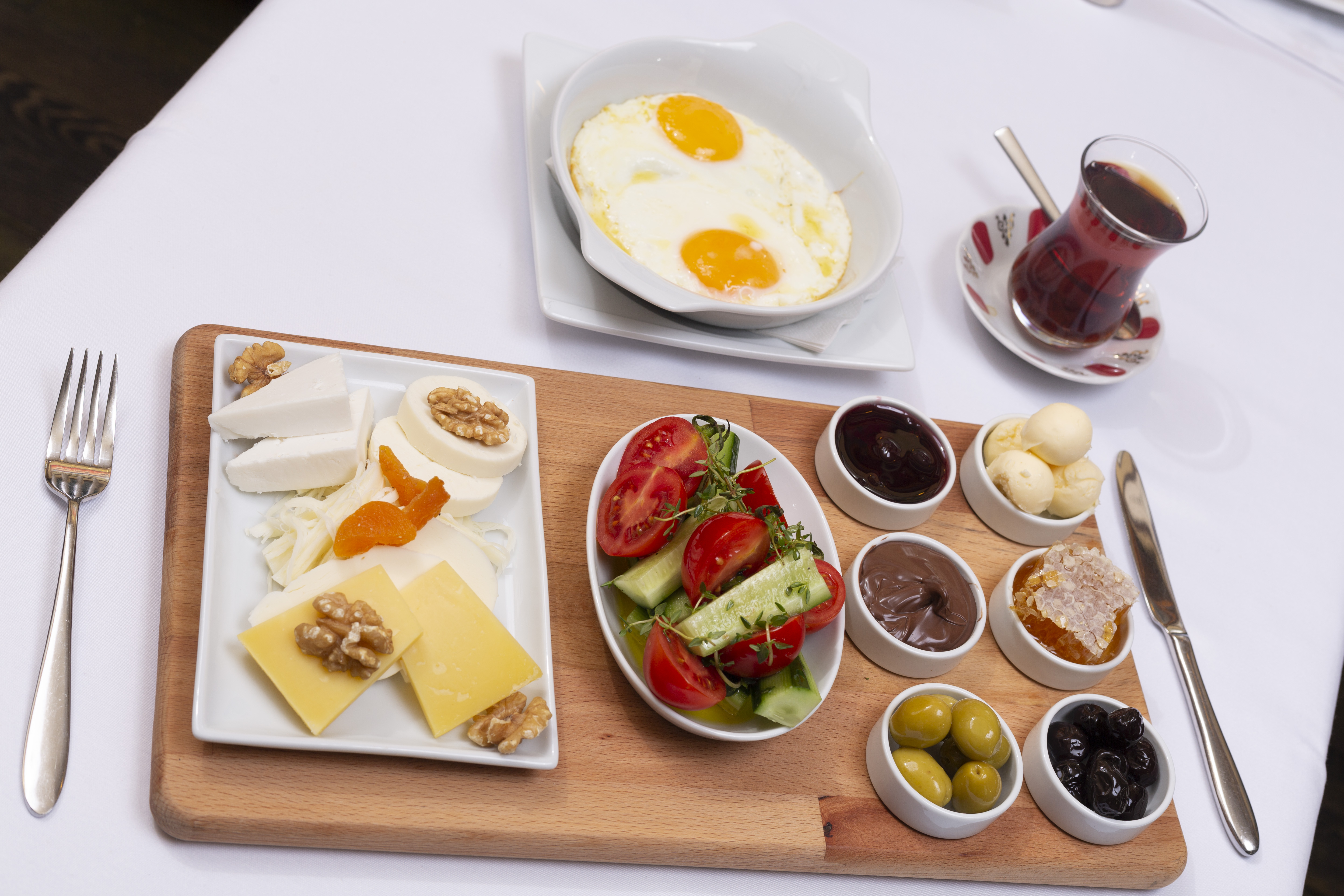Traditional Breakfast Plate (For 1) / Geleneksel Kahvaltı Tabağı (1 Kişilik)