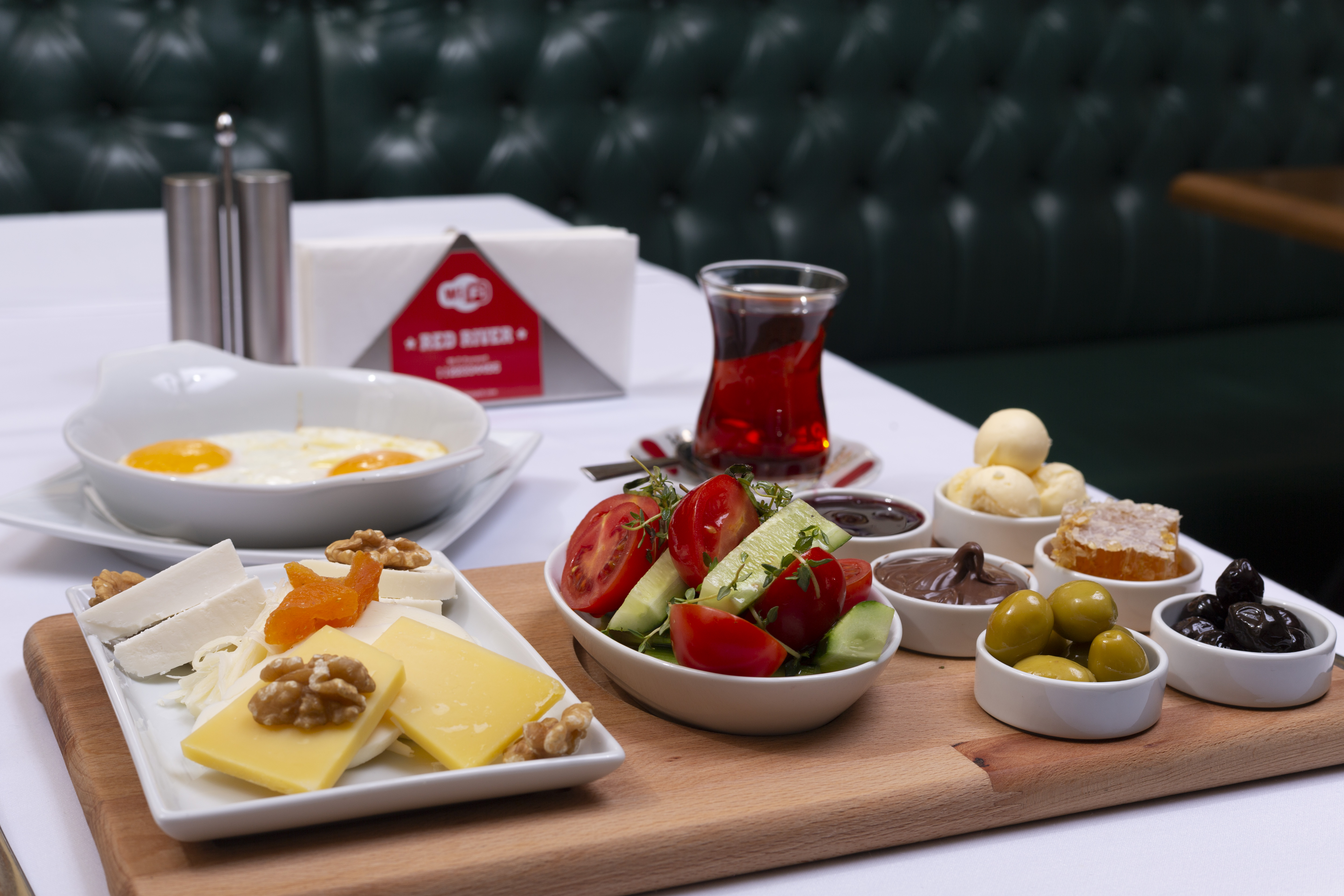 Traditional Breakfast Plate (for 2) / Geleneksel Kahvaltı Tabağı (2 Kişilik)