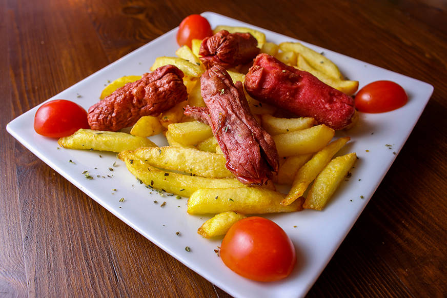 Patatesli Sosis Tava