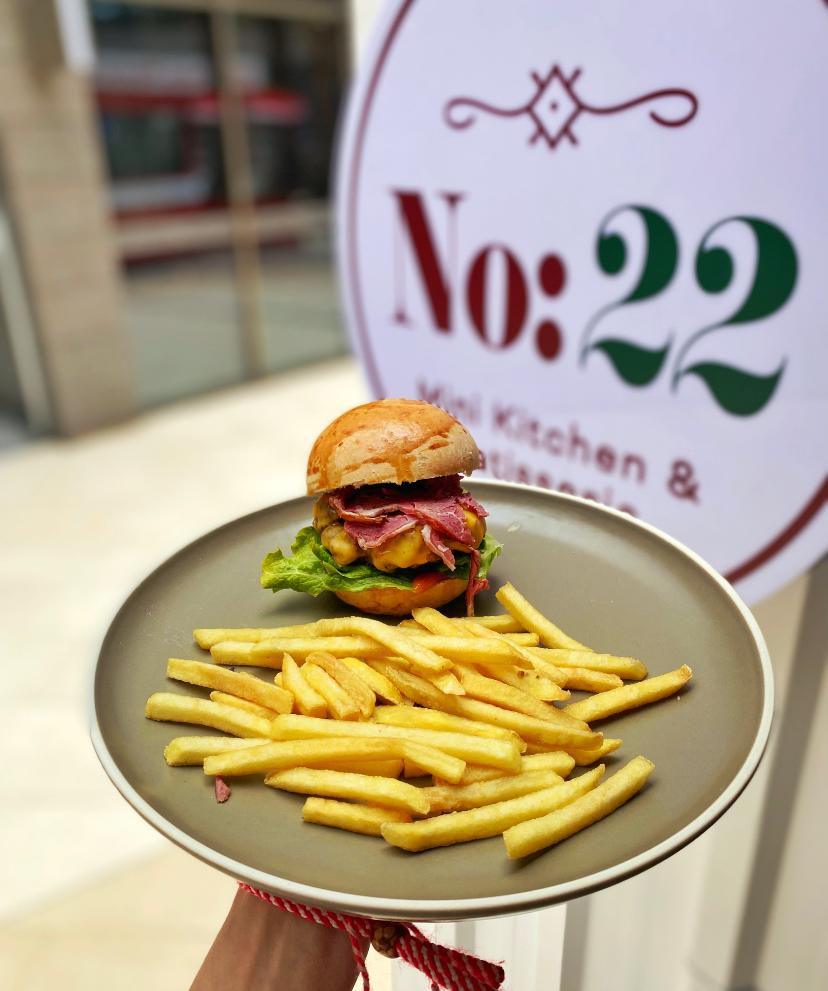 NO.22 FÜME BURGER