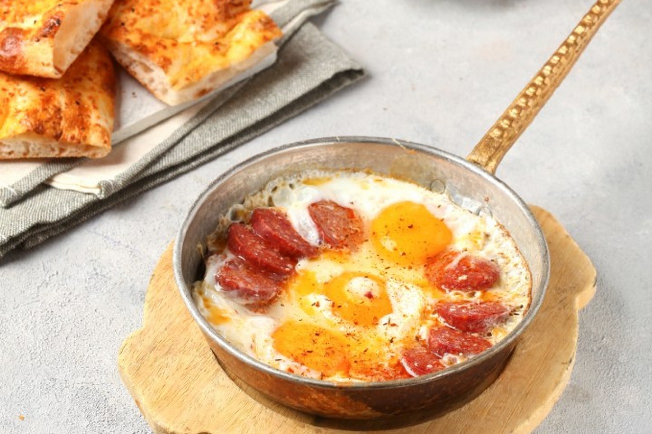 Sucuk and eggs in a pan