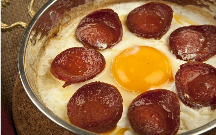 SUCUKLU YUMURTA