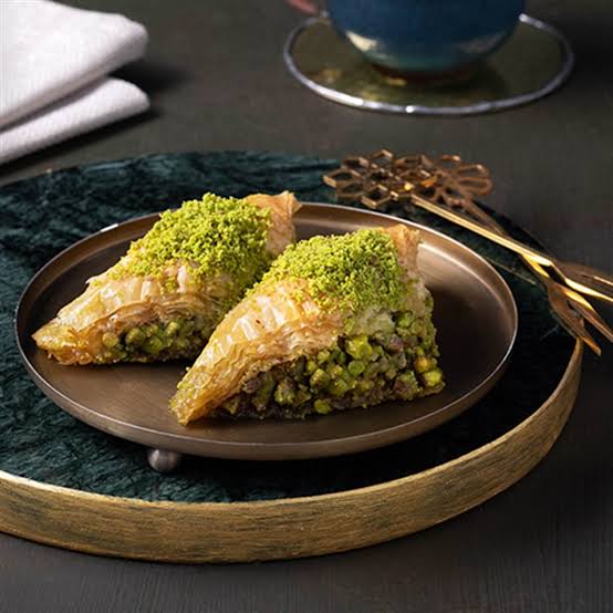 Şöbiyet (pistachio, kaymak)