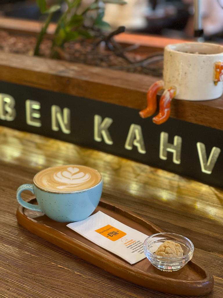 FLAT WHITE