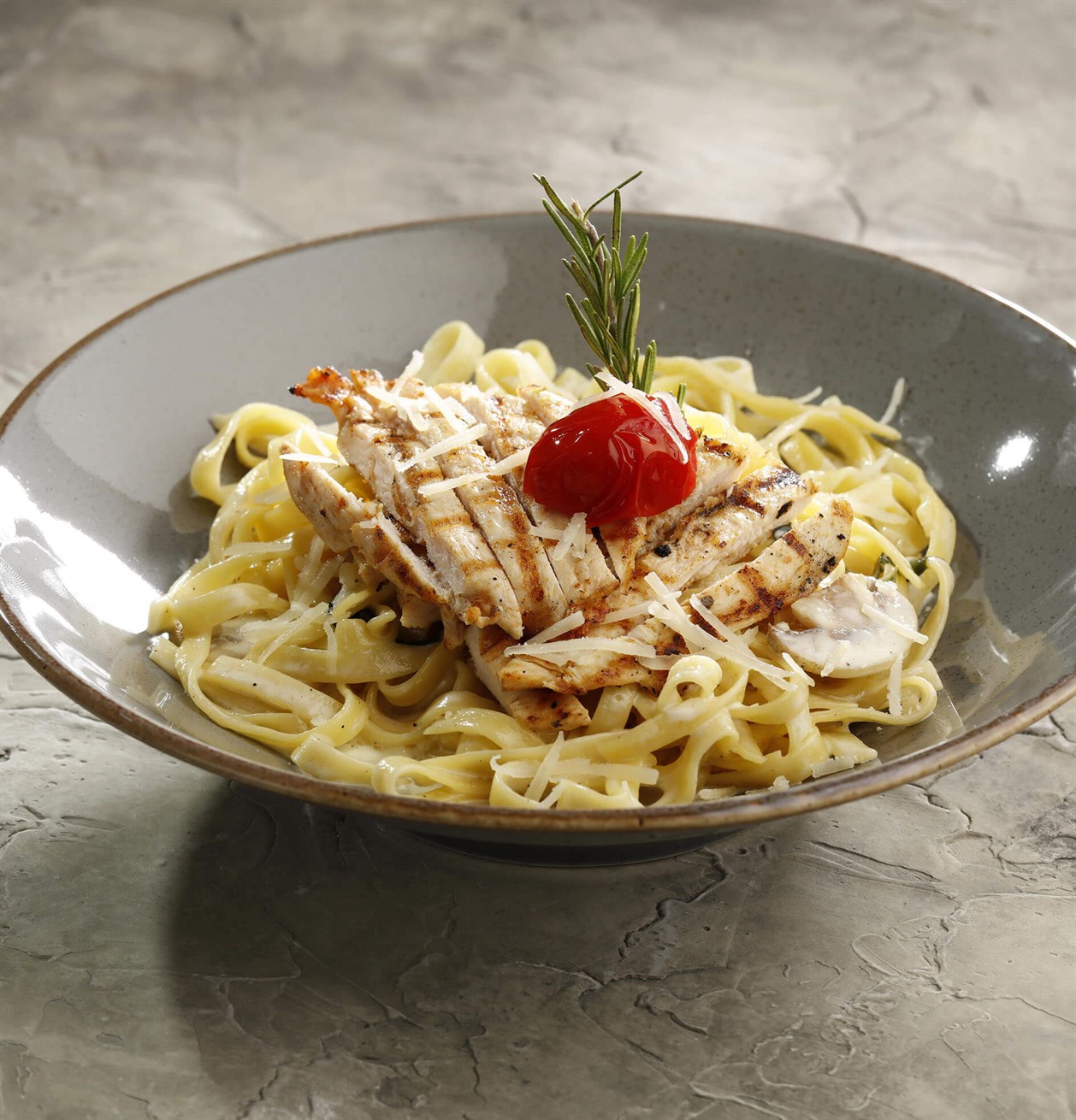 FETTUCHİNİ ALFREDO