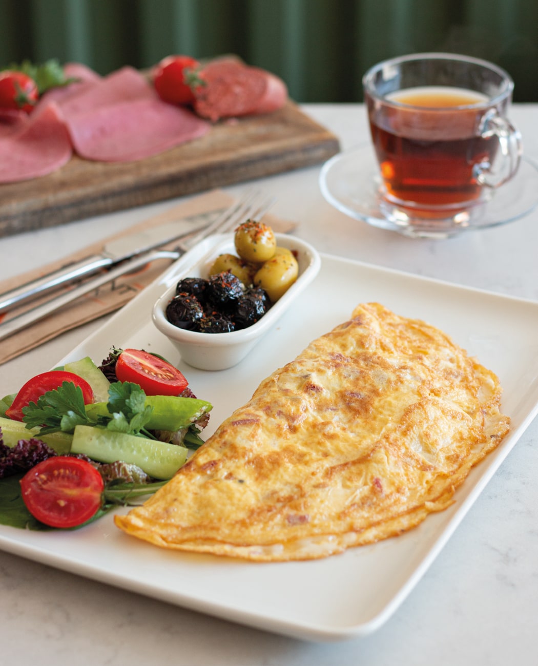 Omelet with mini söğüş