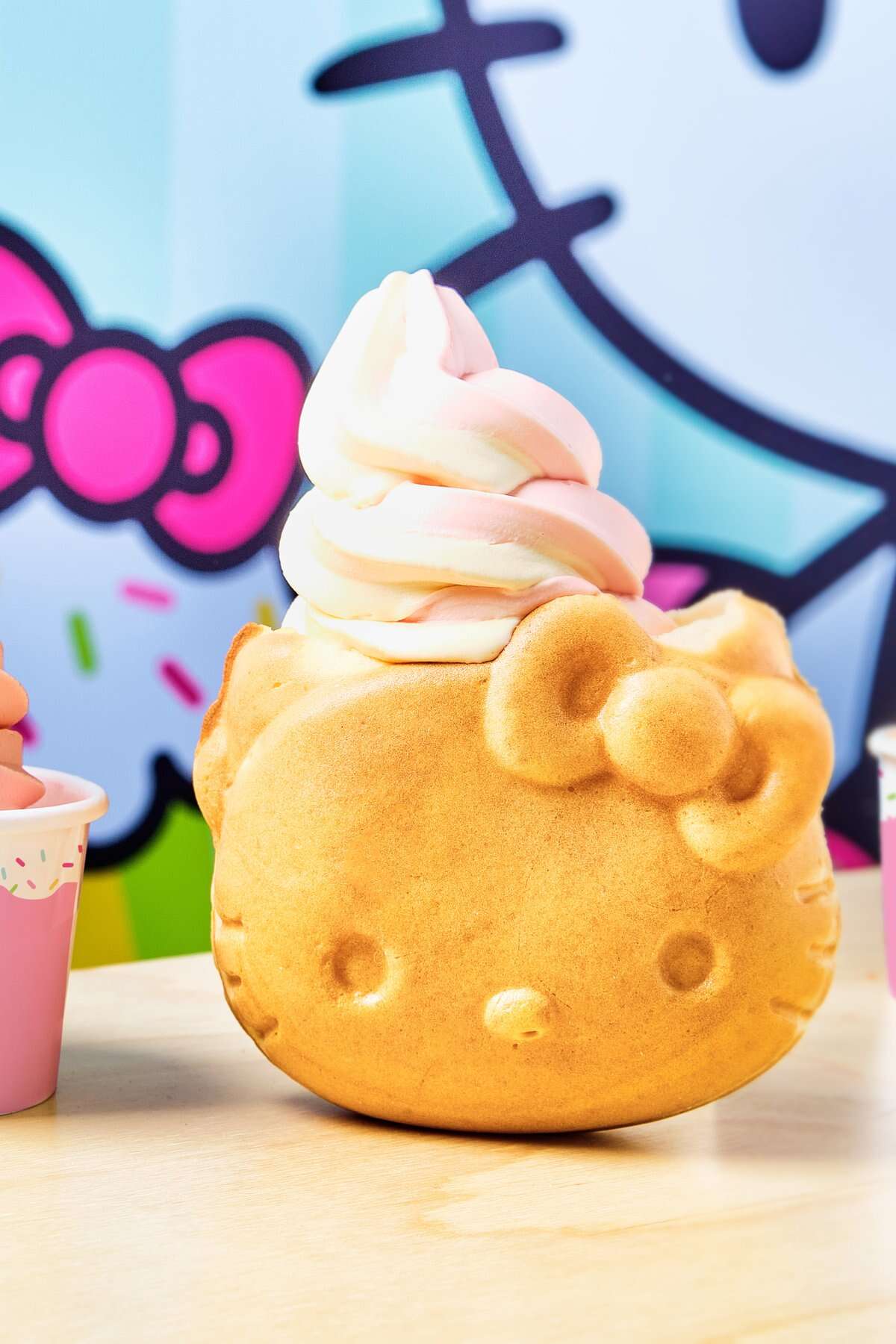 Hello Kitty Waffle Dondurma