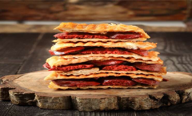Sucuklu Tost + Kaşık Patates Kızartması + Domates Salatalık