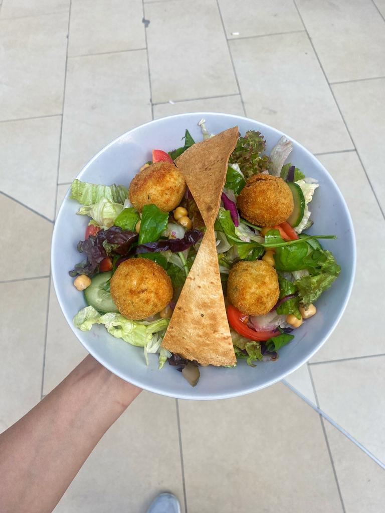 Falafel Salata