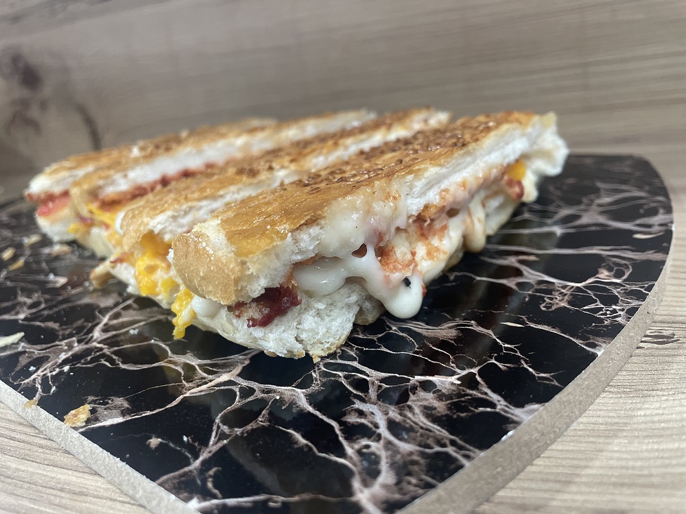 3 Peynirli Tost