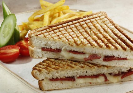 Sucuklu Tost