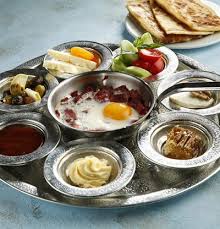 Sıcak Kahvaltı Tabağı