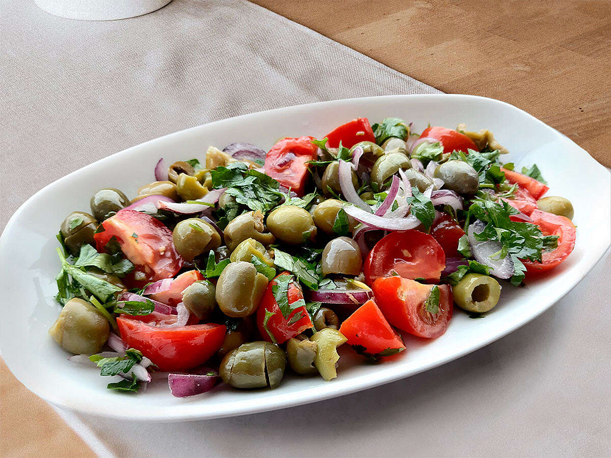 Zeytin Salatası / Olive Salad