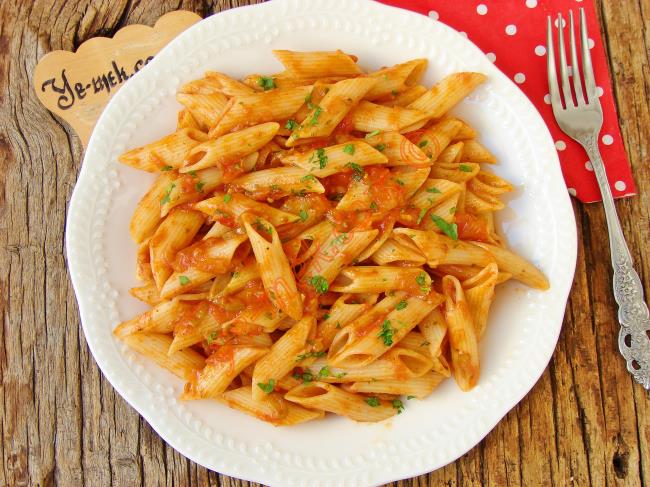 PASTA with TOMATO SAUCE
