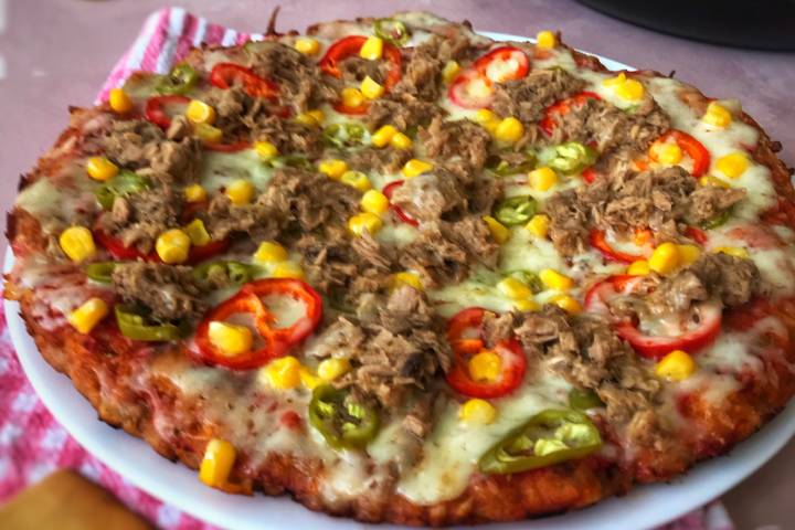 Medium tuna pizza