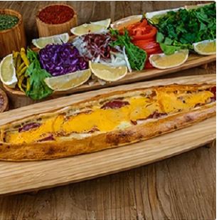 Pastırmalı Cheddar Peynirli Pide