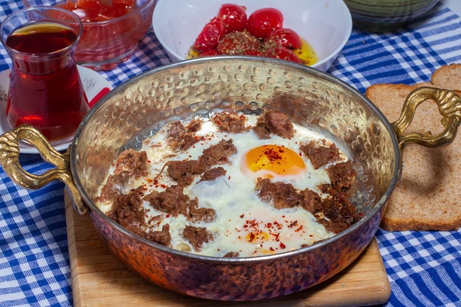 Eggs with kavurma