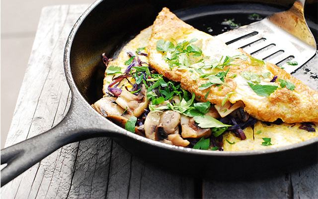 Mushroom and Kaşar cheese omelette