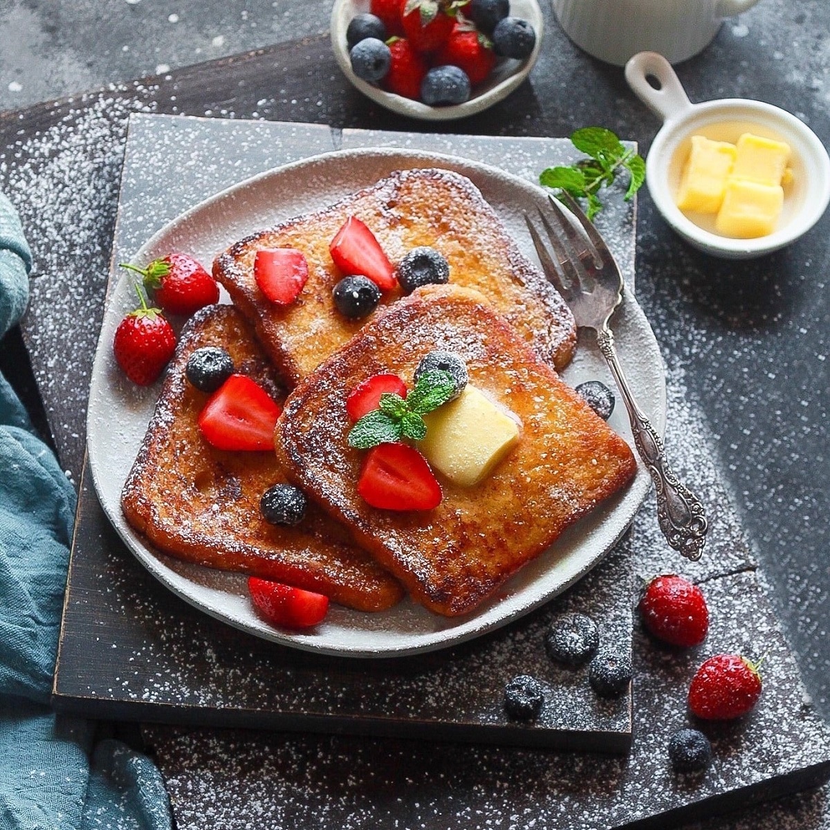FRENCH TOAST / It’s served with tea or coffee