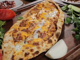 KIYMA KAŞAR YUMURTALI PİDE