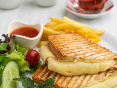 Kaşar cheese toast