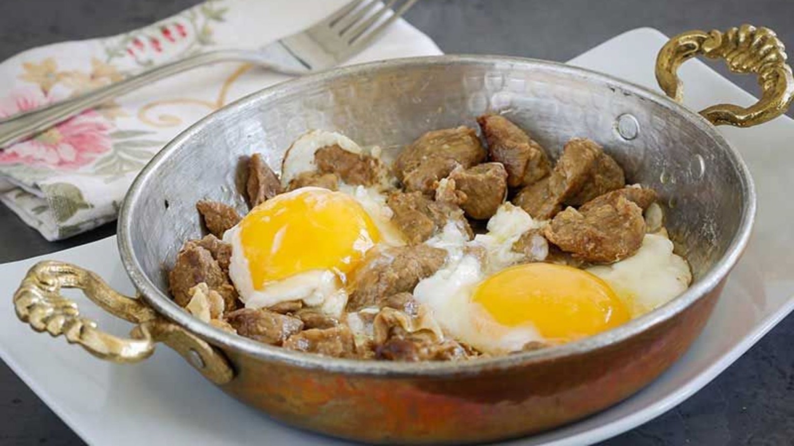 Kavurmalı Yumurta
