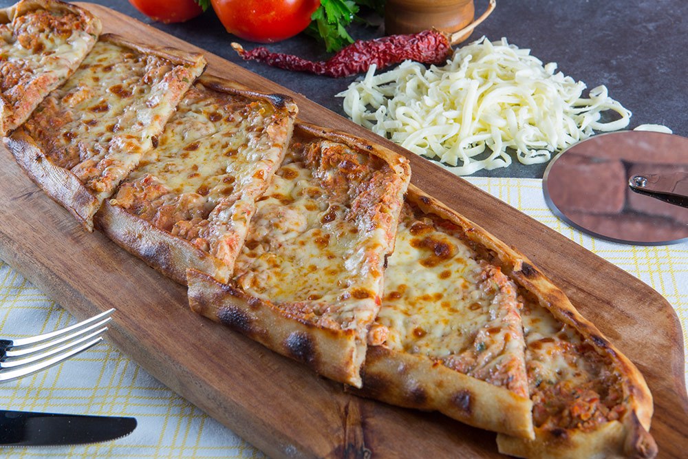 Minced Beef and Kashar Cheese Pide