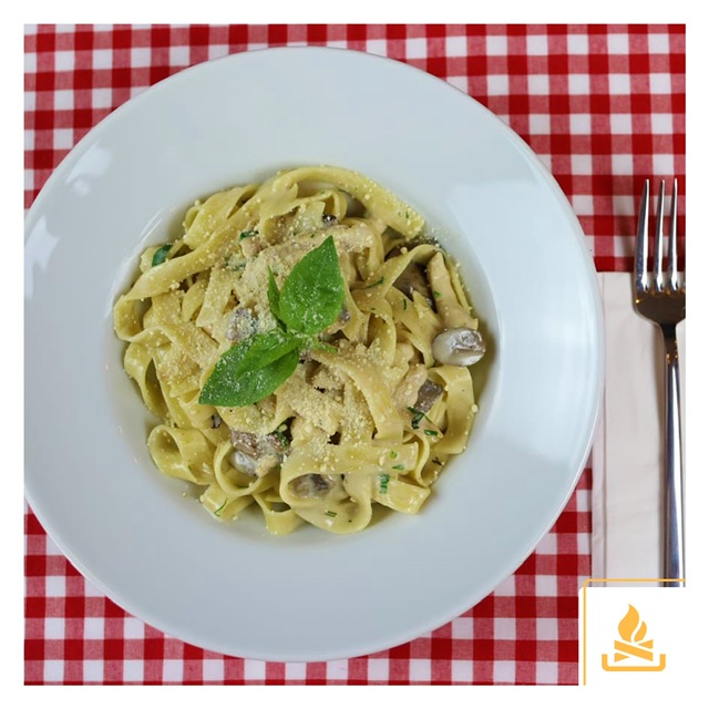 Fettuccine Alfredo with chicken