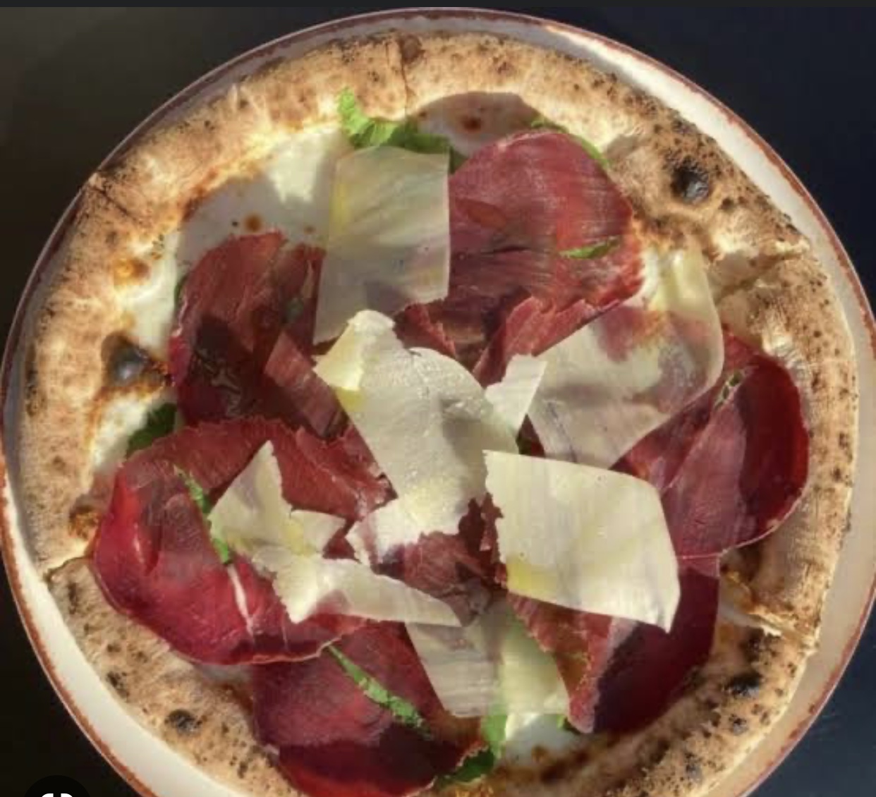 Four-cheese bresaola pizza