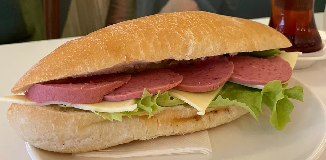 Kaşarlı Salamlı Sandviç