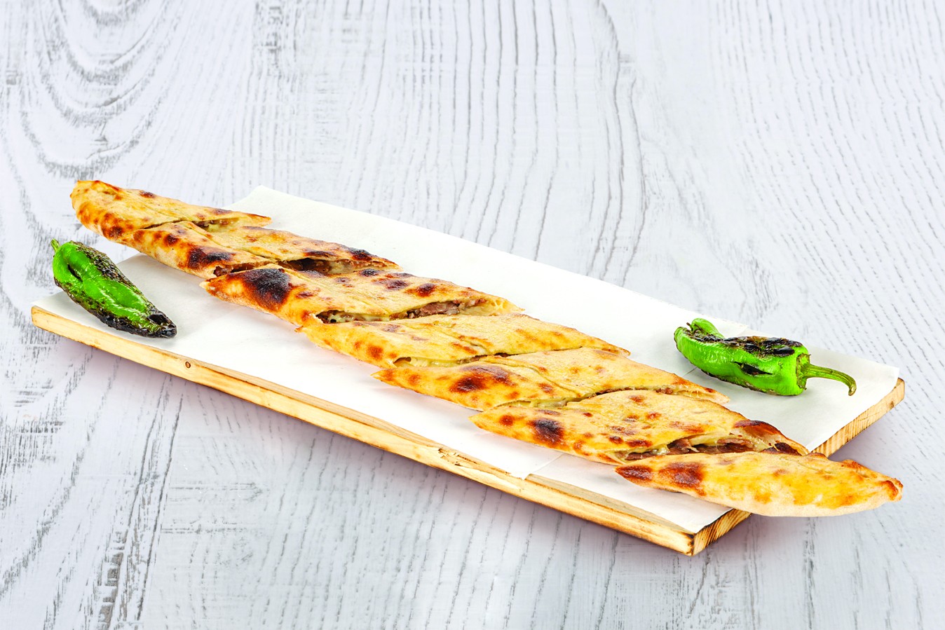 Tavuk Dönerli Kaşarlı Pide