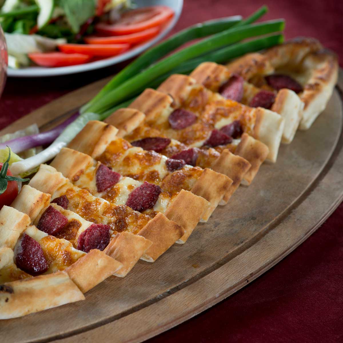Sucuklu Kaşarlı Pide