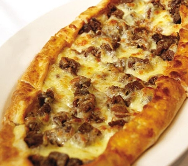 Kavurmalı Yumurtalı Pide