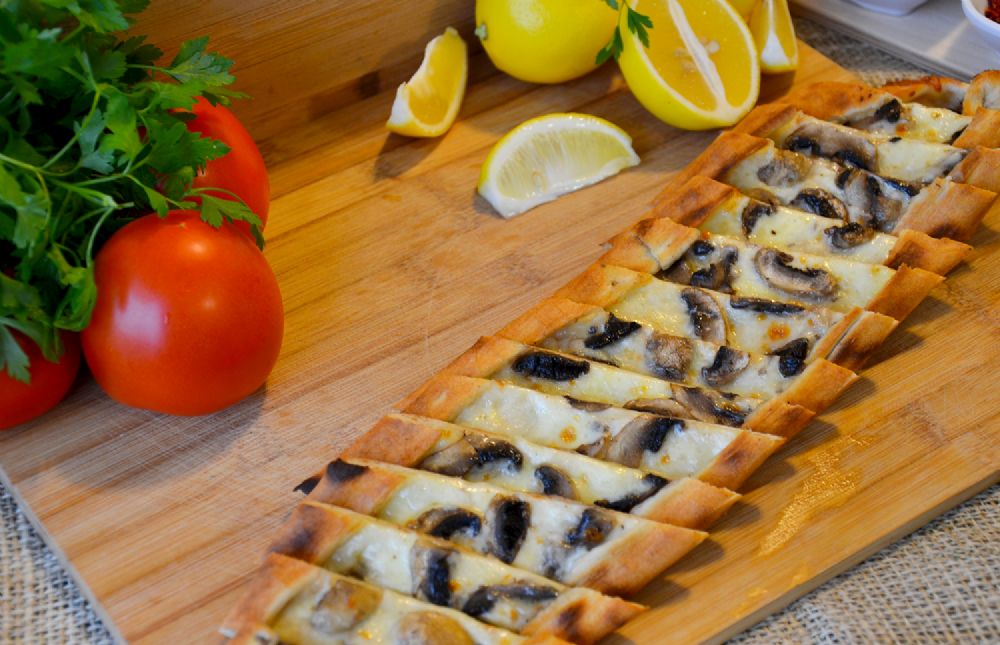 Mantarlı Kaşarlı Pide
