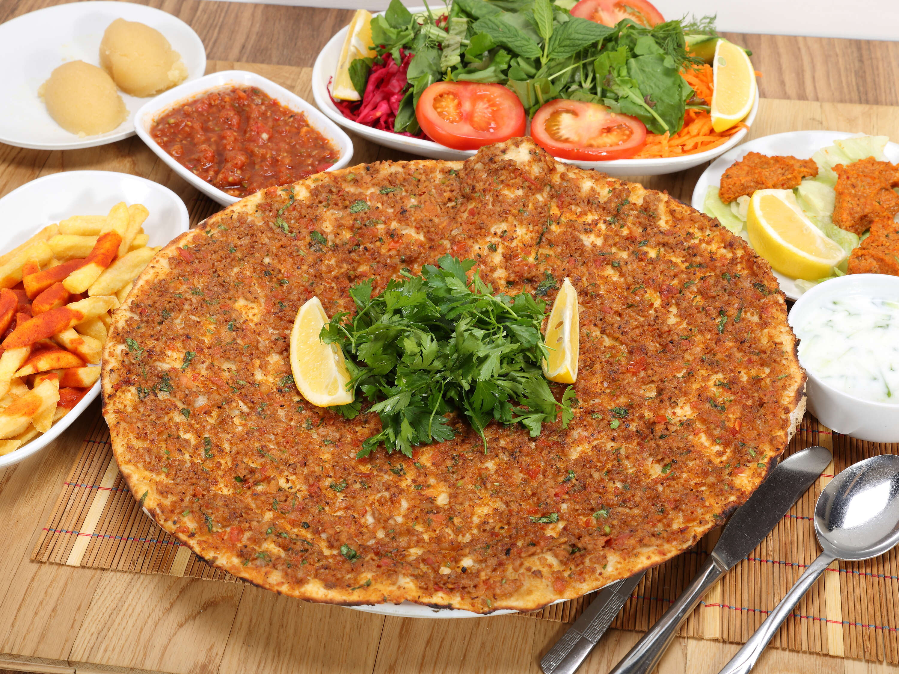 LAHMACUN (Acılı)