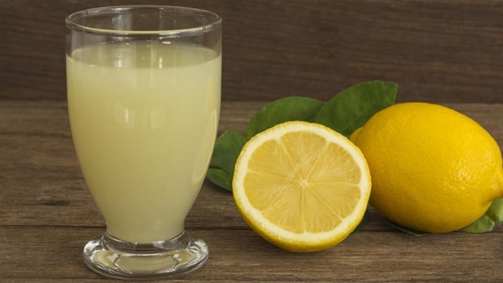 Freshly squeezed lemon juice