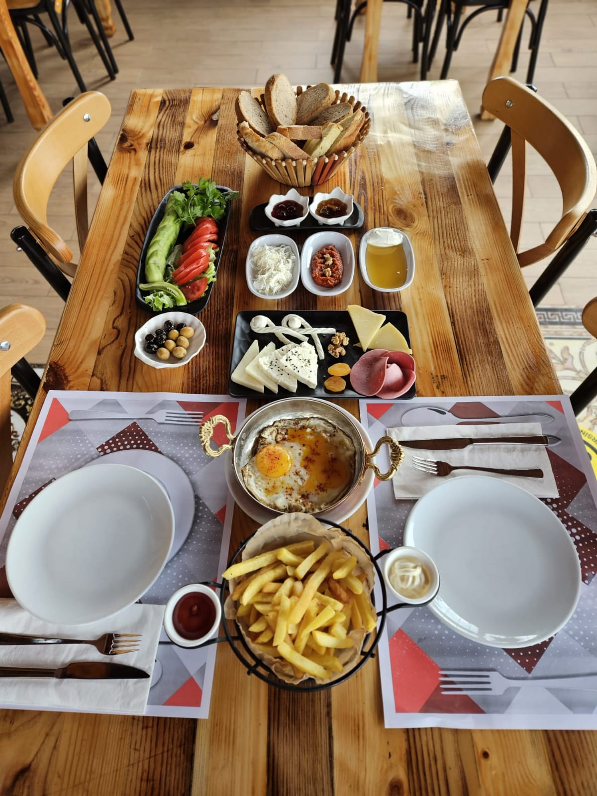 Yöresel Serpme Kahvaltı 2 Kişilik