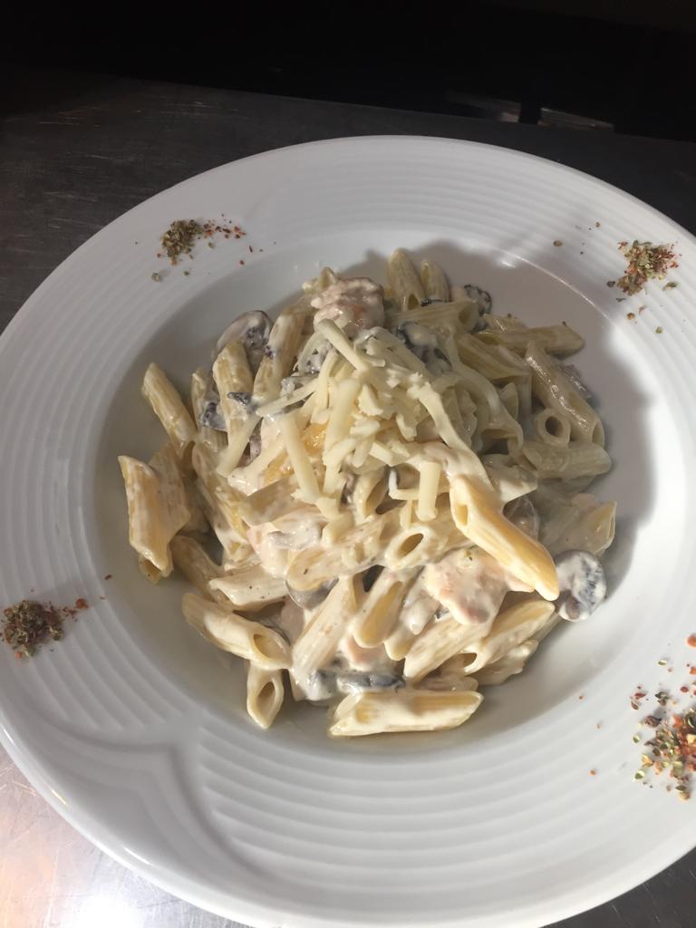 Chicken Alfredo tagliatelle