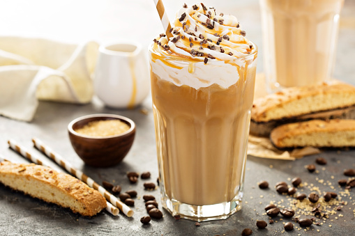 Caramel iced latte