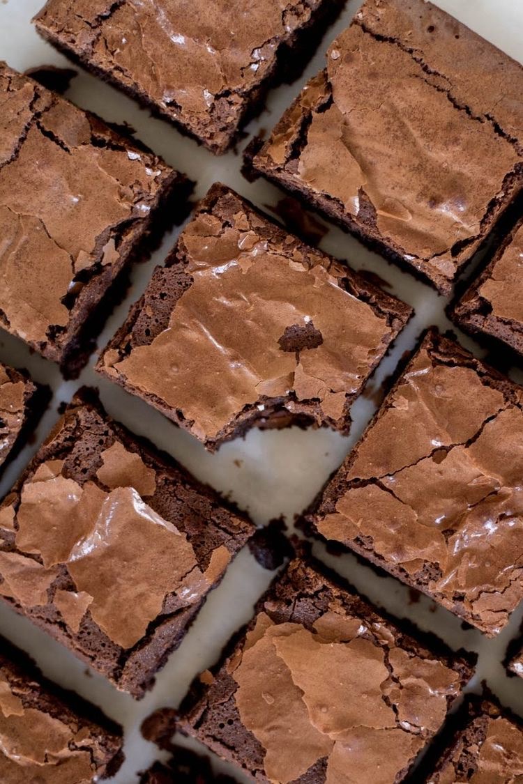 BEYAZ ÇİKOLATALI BROWNİE